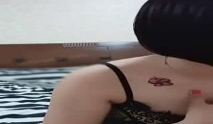 奶子很漂亮的短发气质美女主播剧情演绎勾引上门安装