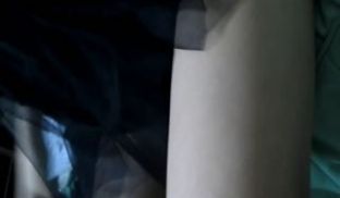 女助手近距离偷拍试穿衣服的美女模特内部视频