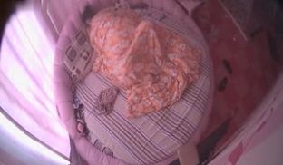 小旅馆情趣圆床偷拍午休偷情的中年男女男的一边搞一
