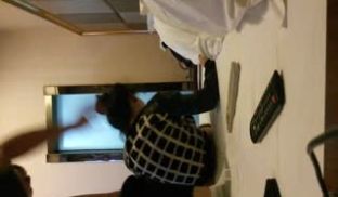 一对小年轻做爱女的誓死不从玩强奸模式插进去女的还