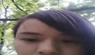 明星脸美女主播本想和宝马司机树林野战蚊子太多只好