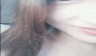 手机直播平台年龄不大看着很清纯的美女主播漏奶漏b