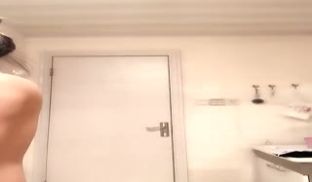 手机直播身材很好大奶子主播洗澡扣逼大秀