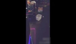 网红哆啦过生日KTV厕所啪啪啪 扣逼舔JB洗手盆