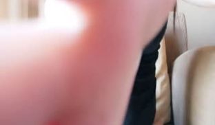 湿逼大奶骚货咬一口小奈樱玩跳蛋扣逼-VIP视频