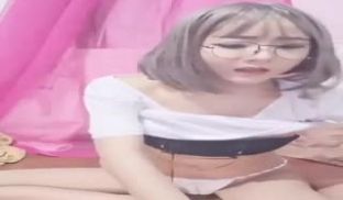 漂亮美女道具自慰男女喷水啪啪大秀