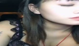 极品女神魅心路边大胆自拍完美露脸