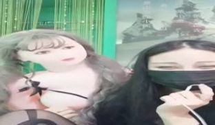 骚气大奶美女主播现场直播玩弄充气娃娃自慰大秀