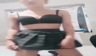 颜值不错妹子情侣双人啪啪秀短裙诱惑先用瓶子自慰一