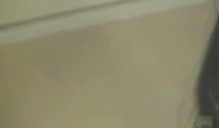 隔窗拍居家火辣美女寂寞难耐拿出自己酷爱的大黑屌吸