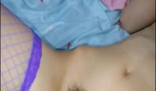逼毛茂盛性欲强女友蓝色网格丝袜做爱 喷潮 叫着大