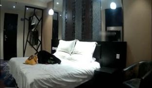 舞蹈系长腿美女自带开档丝袜和男友酒店啪啪身材好颜