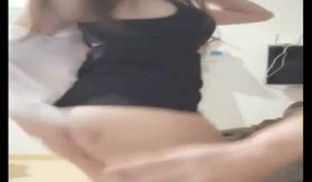 花椒性感漂亮萌妹子＜萌鹿鹿＞美胸粉木耳激情艳舞勾