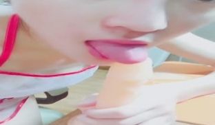 美女主播穿着情趣肚兜给道具Jb自慰秀