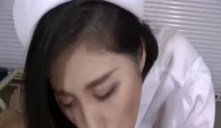AV精选化妆像死尸般的白虎逼护士巡房上病人干得好