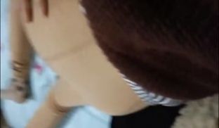到朋友家串门时趁机勾引正在玩电脑的漂亮小嫂子