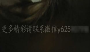 最近大补的嫖哥达人洗头房叫了2个小宝贝儿玩双飞质