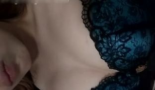 御姐范漂亮美女出租屋勾引闺蜜男友啪啪~自己坐在上