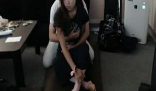 小情侣卧室里面做爱 长发妹子超性感丝袜小腿好瘦的