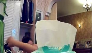 夫妻家中做爱被偷拍下来传 到网上