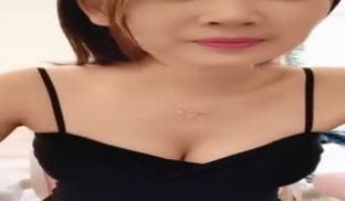 身材苗条_骚货美少妇_椅子上露奶漏逼诱惑_阴毛旺