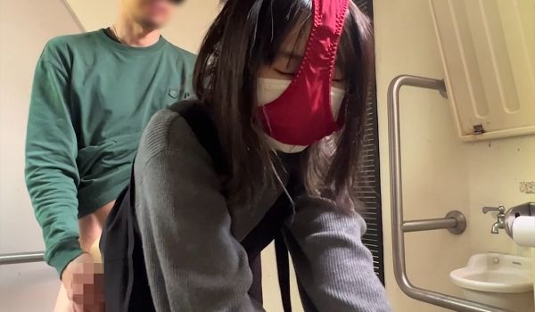 FC2-4404510 公园の驻车场で休憩してい