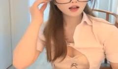 黑框眼镜极品美少女！超高颜值玩大转盘！道具爆菊双