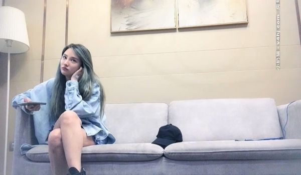 网红脸外围小姐姐，身材好态度佳，设备不给力惨翻车