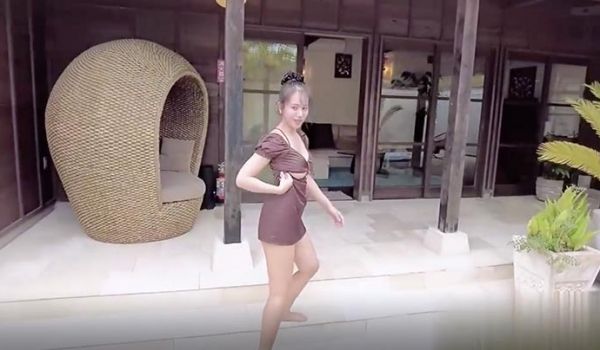 我在热带国家的豪华度假村与美丽的女人来吃浪漫的性