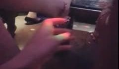 厉害了，在KTV赌塞子，输了就扣B