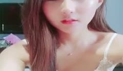 漂亮的两个女孩没事做，玩点激情