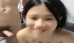 南宁小太妹年轻有为，搔首弄姿，纹身大腿坐骑在男友