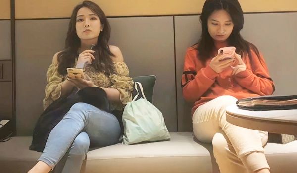 二选一 猜小哥选哪位 留下的这位可真骚呀搞得呻吟