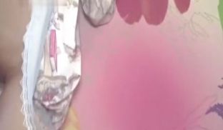 初登场的美少女被大叔实战爆操