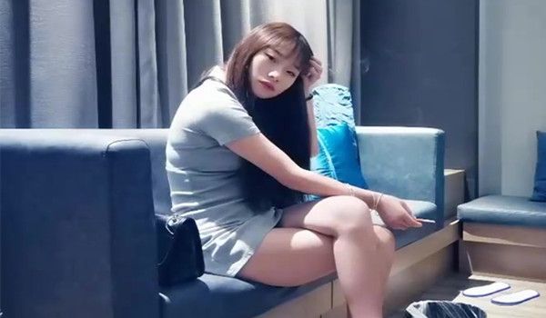 总全国探花约了个长发妹子TP啪啪洗完澡穿上棉袜后
