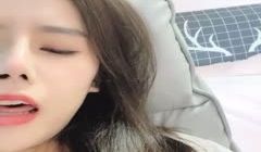 长相甜美，气质女神，黑色网袜，露脸自慰!!