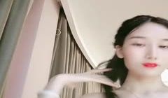 站立对着镜头掰开屁股!!