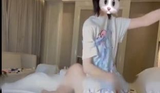 少女双马尾偷吃禁果在上面狂插