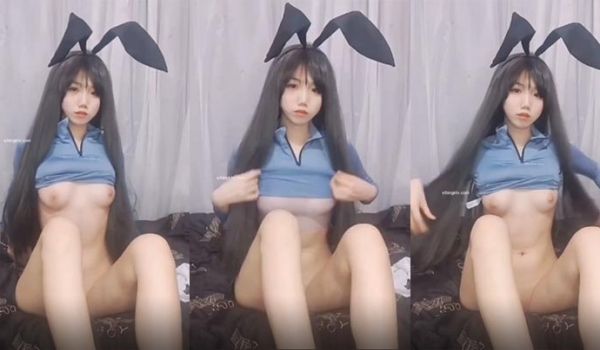 可爱妹子秀奶给你看