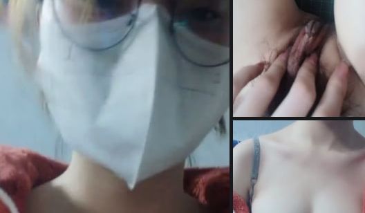 20岁的小姑娘 蝴蝶穴，筷子腿，极品美乳，小姐姐