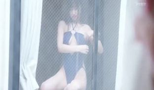 对面房间巨乳凹印偶像秀出巨乳泳装诱惑你！由于我的