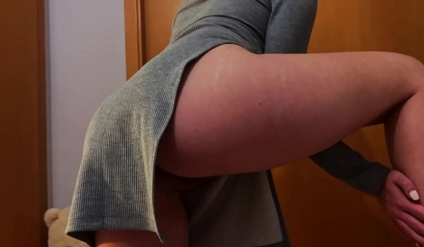 我和继女一起后入，她的男朋友在等她去看电影