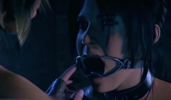 劳拉LaraCroft被绑住并在所有洞里操